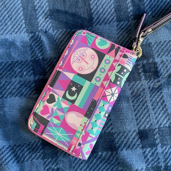 NWOT Dooney & Bourke It’s a Small World Wallet Wristlet - Picture 2 of 5